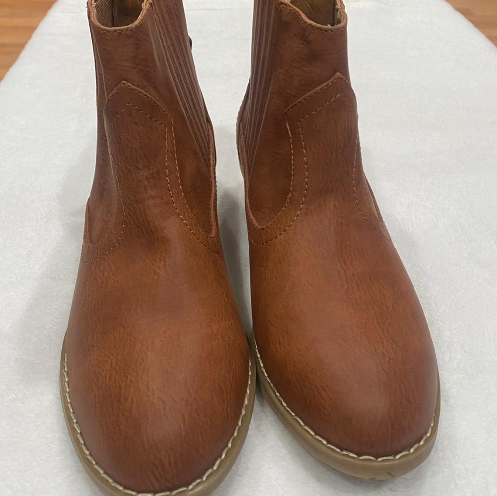New Brown shoes un good conditions